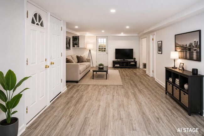 Building Photo - 121 Manhasset Ave