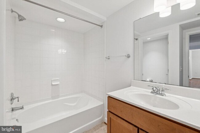 Building Photo - 4149 S Four Mile Run Dr