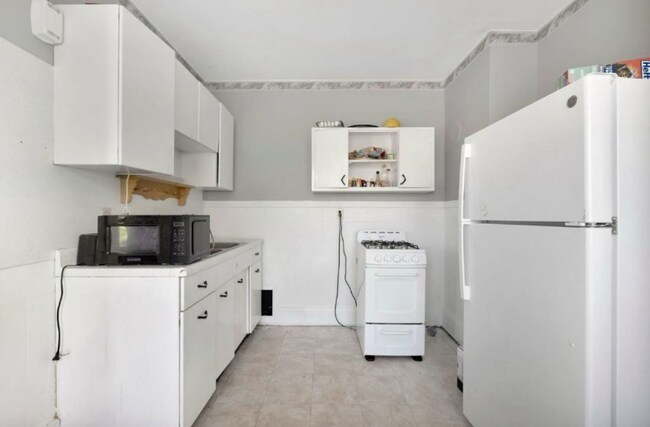 Building Photo - 3421 Glenway Ave
