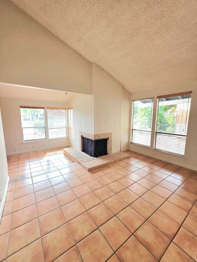 Building Photo - 40329 Sagewood Dr