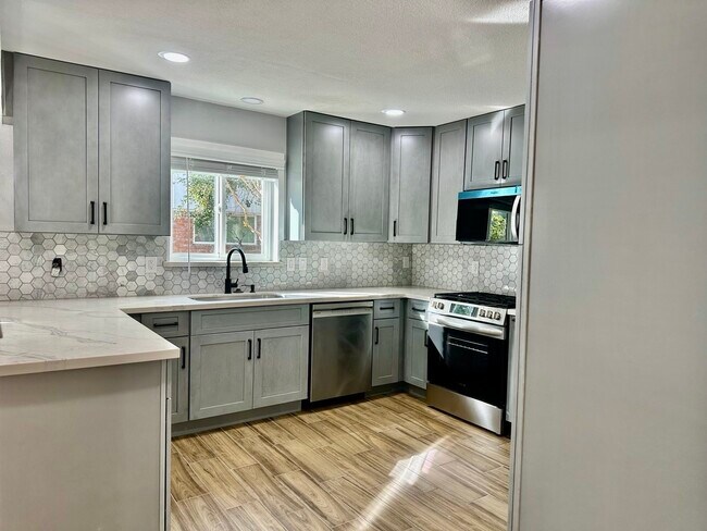 Building Photo - 10615 Piping Rock Ln