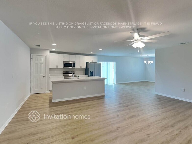 Building Photo - 482 SW Baoy Ave