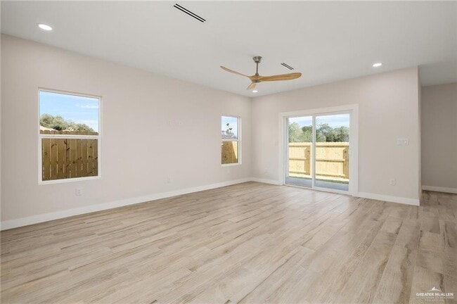 Building Photo - 16 Ana Regina St