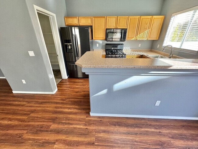 Building Photo - MOVE IN SPECIAL - BRIGHT 2-BEDROOM CONDO IN SOUTHWEST LAS VEGAS CONDO