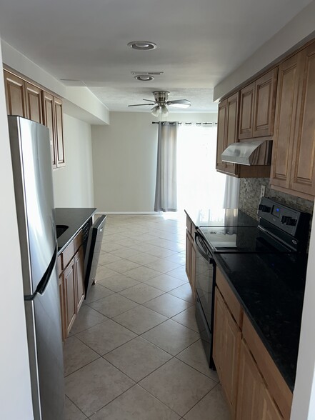 Building Photo - 232 Fir Tree Ct