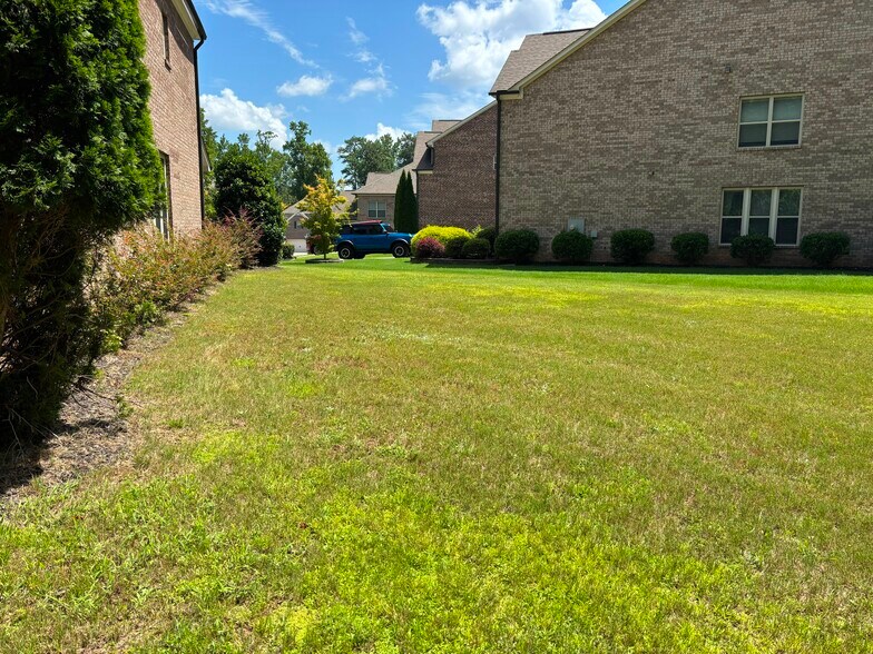 Building Photo - 2035 Davallia Ct
