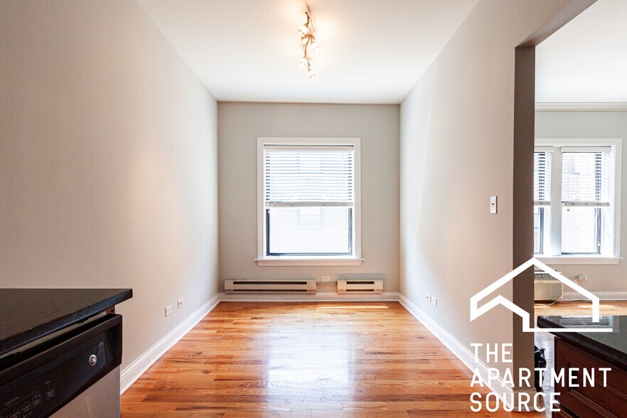 Building Photo - 736 W Addison St