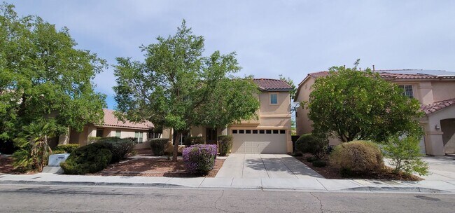 Primary Photo - Beautiful former Model Home located near S...