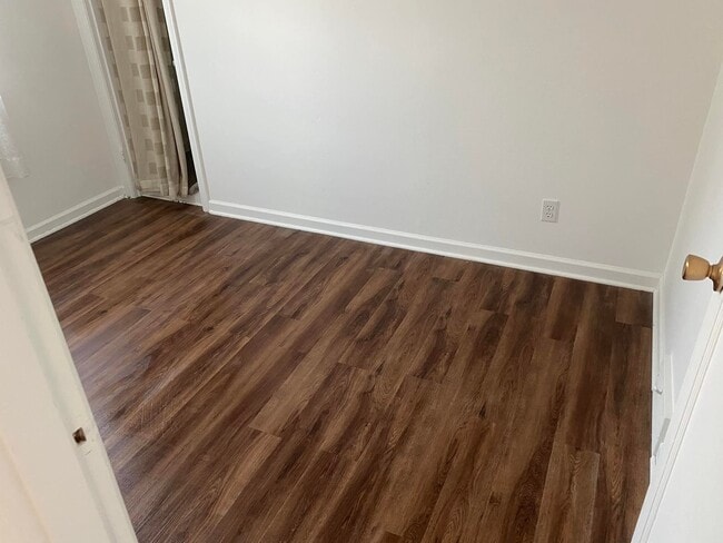 Building Photo - 843 SW 116th St