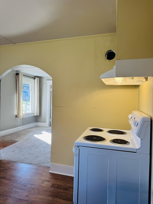 Building Photo - 1542 S Oakes St