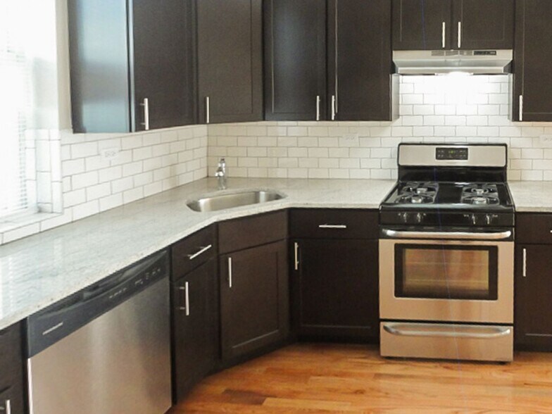 Building Photo - 4845 N Wolcott Ave