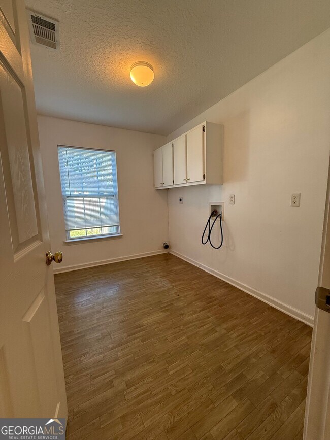 Building Photo - 22 Robins Ct