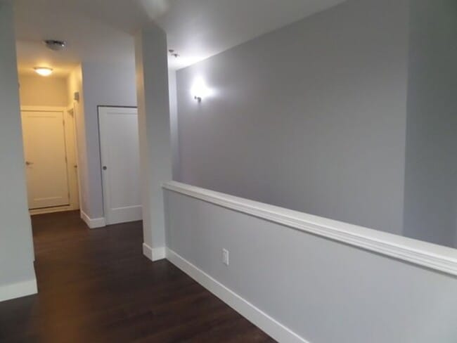 Building Photo - Super Nice 2-Bedroom Townhouse w/Attached ...