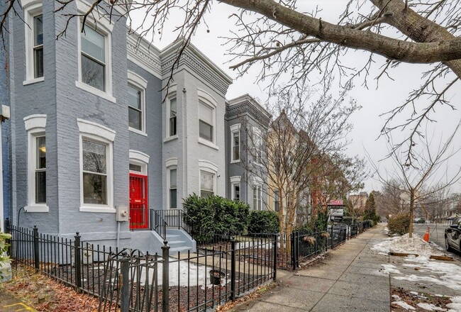Building Photo - wonderful 3BR 1.5 Bath in the H st Corridor