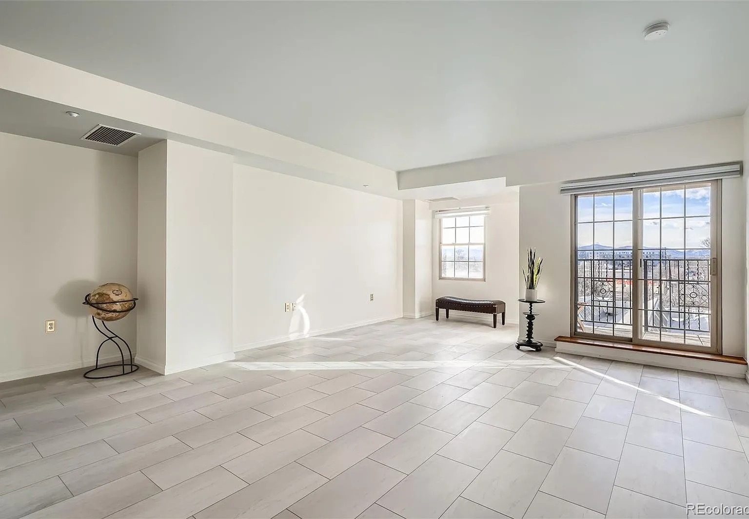 living area - 300 W 11th Ave