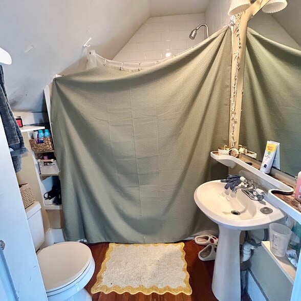 en suite bathroom - 8 Selkirk Rd