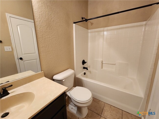 Building Photo - 697 Creekside Cir