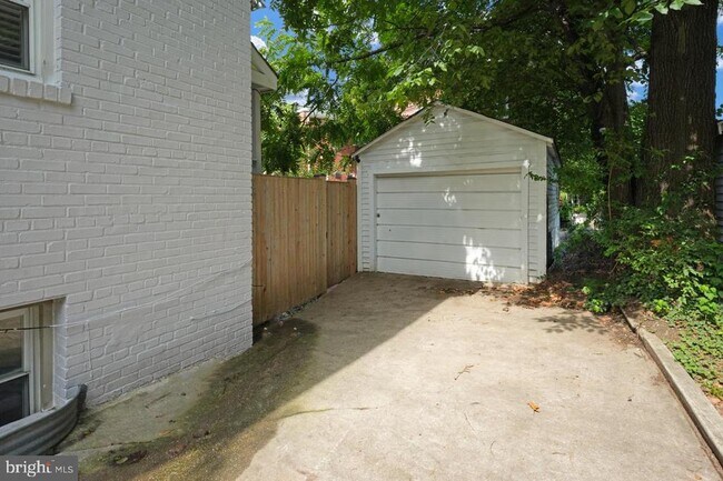 Building Photo - 5522 Blair Rd NE