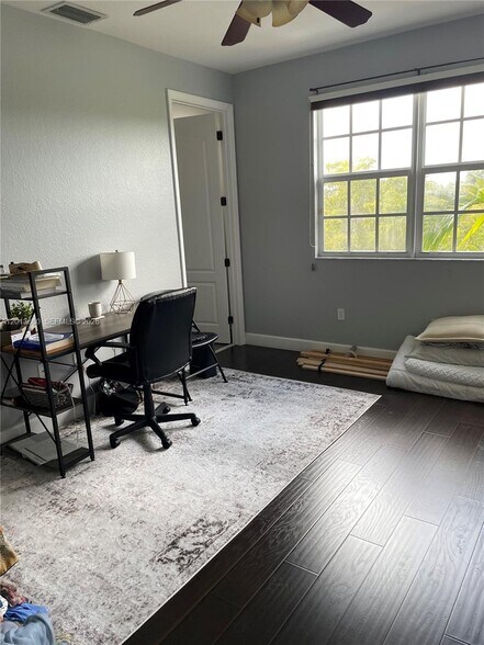 Building Photo - 808 SW 147th Ave