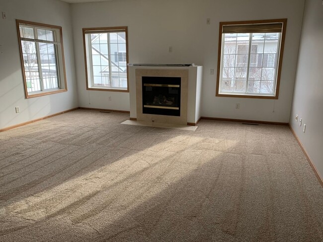 Building Photo - Bright & Spacious 2BR/1.5BA Townhome in Co...