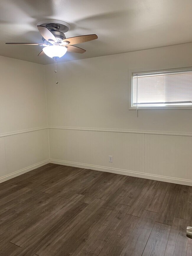 Building Photo - 2 Bedroom House