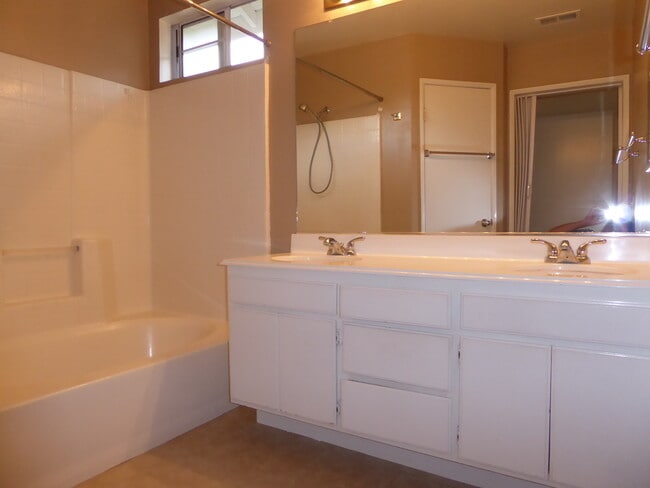 Building Photo - Spacious 3-Bedroom Home with Community Poo...