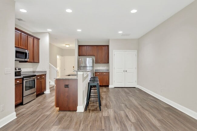 Building Photo - Townhome for Rent