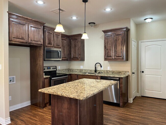 Building Photo - House for lease in Pottsboro