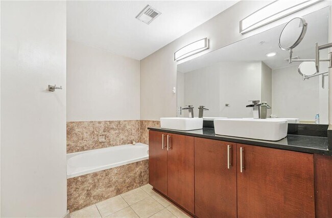 Building Photo - 390 17th St