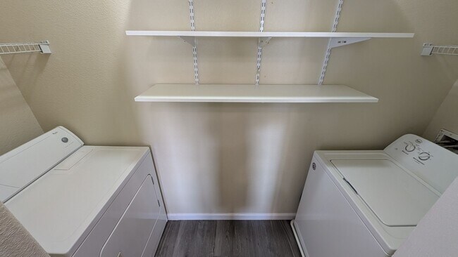 Building Photo - 1 Bedroom Condo in the Solana Townhome Community Near E Baseline Rd and S Higley Rd!