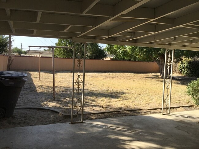 Building Photo - START APPLYING FOR THIS 5 BEDROOM HOME! COMING SOON