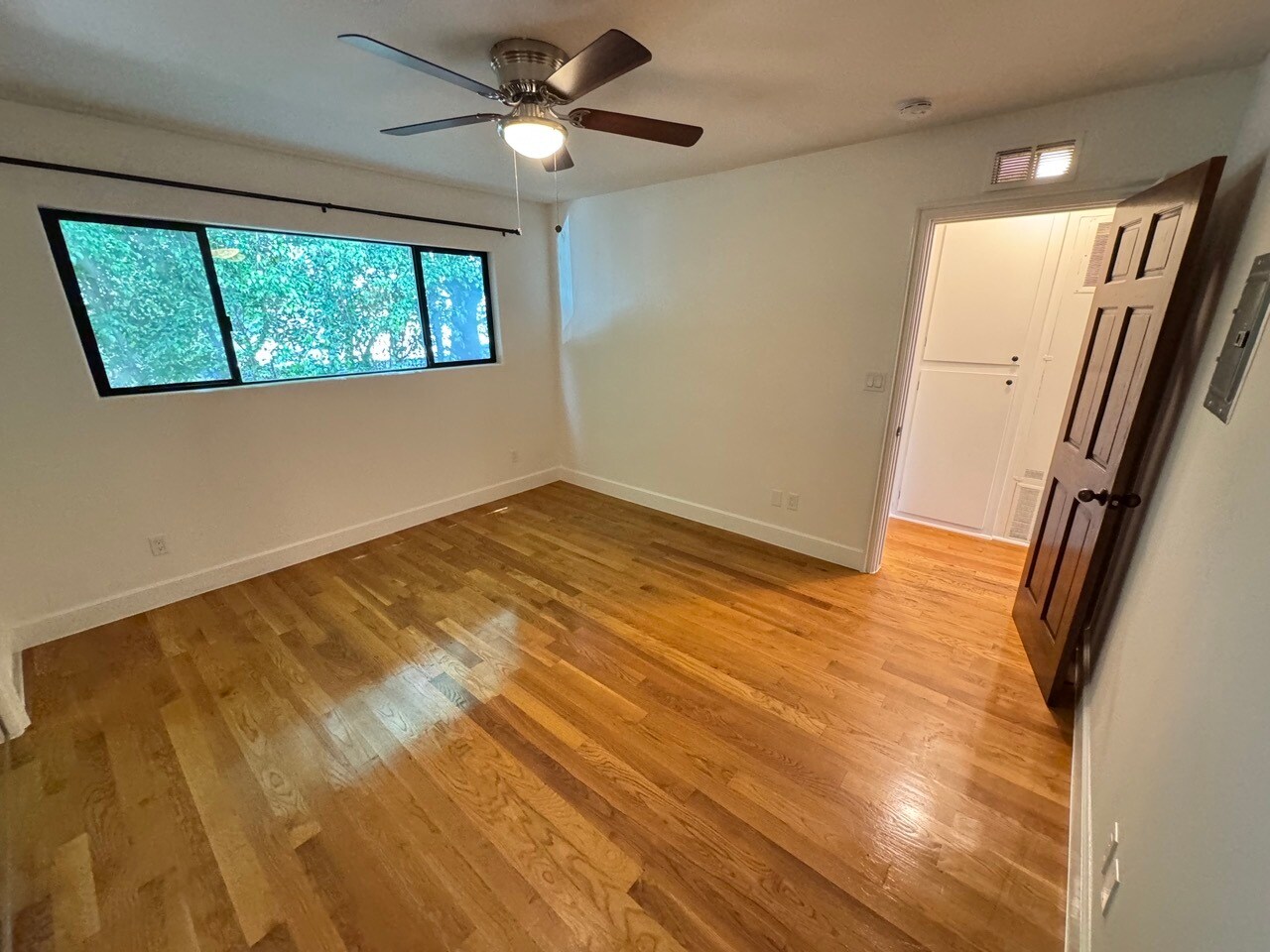 Building Photo - 625 N Hayworth Ave