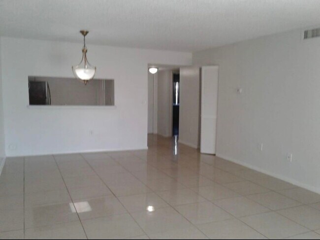 Building Photo - 405 SW 113th Way