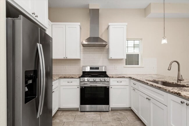 Building Photo - 2202 Lynnfield St