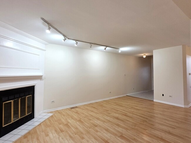 Building Photo - 1376 Longacre Ln