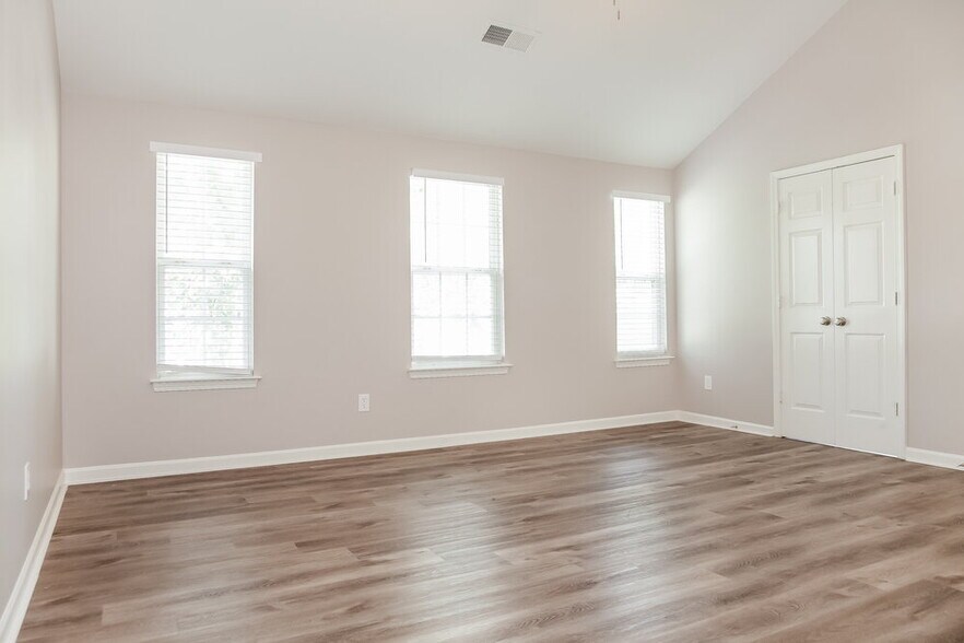 Building Photo - 532 Moss Stream Ln