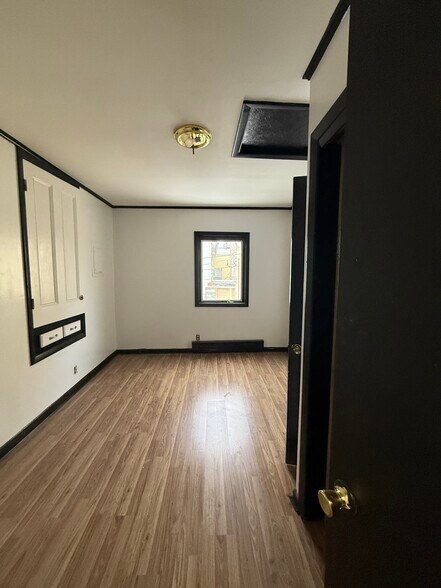 Building Photo - 93 Main St