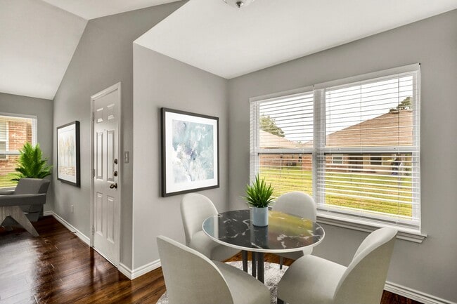 Building Photo - 2 Bedroom 2 Bath at Mansion Creek! Chapel Hill ISD!