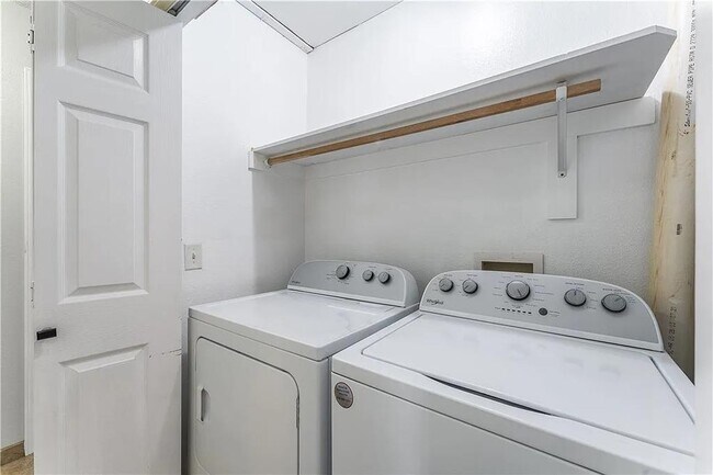 Building Photo - 3501 SW Landau Ct