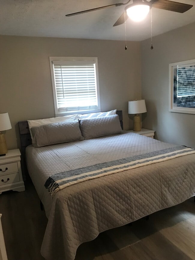 Building Photo - 305 Red Bird Way