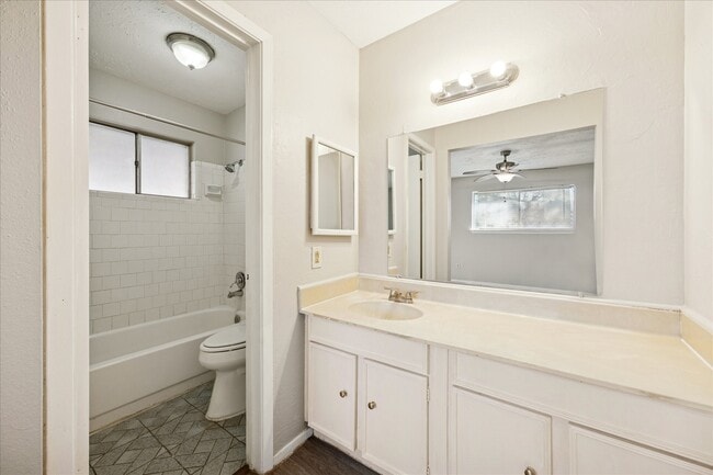 Building Photo - 7323 Wovenwood Ln