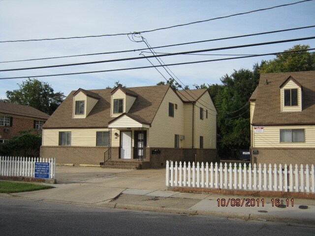 Primary Photo - 322 Ashlawn Dr