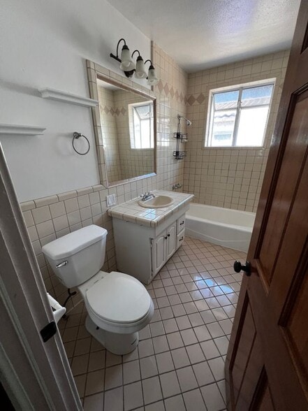 Building Photo - 484 W 25th