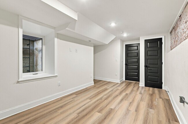 Building Photo - 2434 N 33rd St
