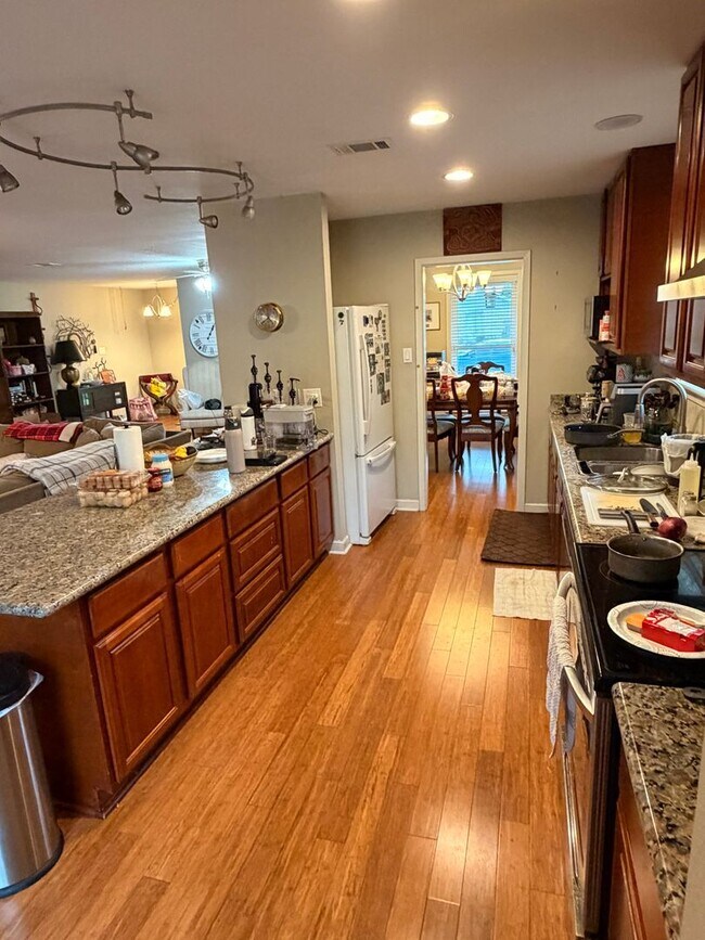 Building Photo - Spacious 3BD/2BA Single Family Home in Metairie.