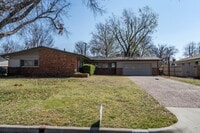 Building Photo - 3 Bed | 2 Bath in Midtown!