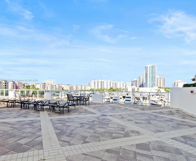 Building Photo - 19500 Turnberry Way