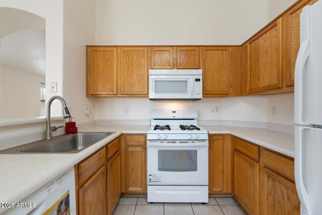 Building Photo - 10833 W Elm Ln