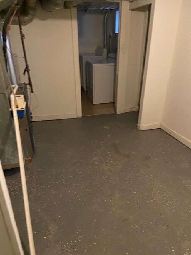 Building Photo - 3 Bedroom, 2 Bath w/Full Finished Basement and Lots of Charm