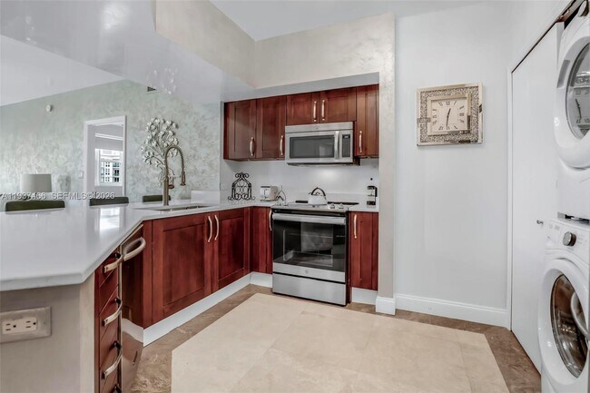 Building Photo - 20000 E Country Club Dr